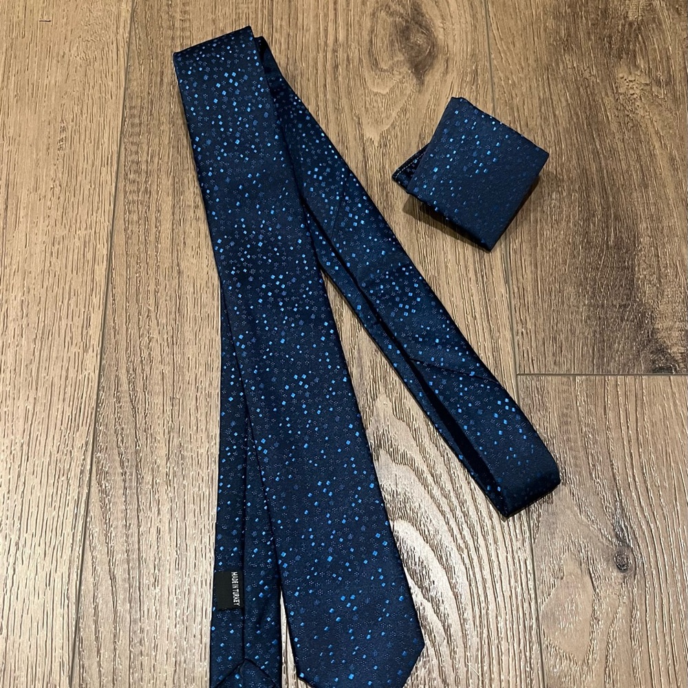 Navy Blue Tie w/matching Pocket Square